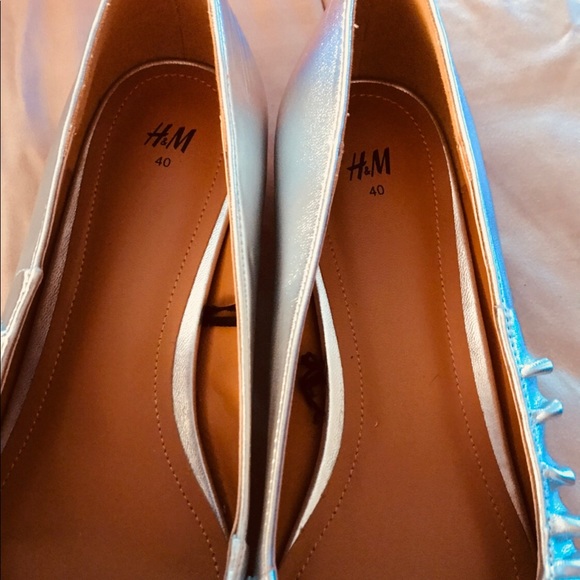 H&M silver ruffled pointy dress shoes - Picture 2 of 4